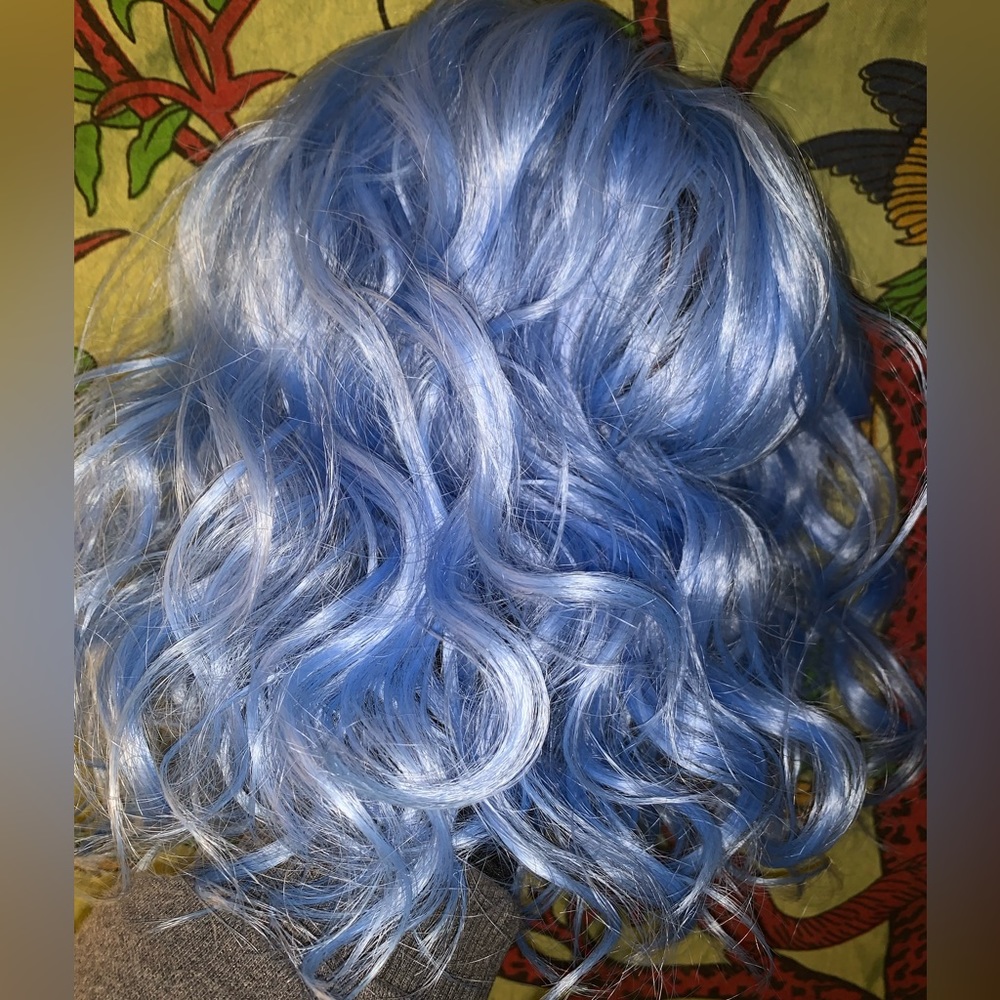 Light blue curly synthetic Bob wig with bangs Basic cap new HF - Picture 6 of 10